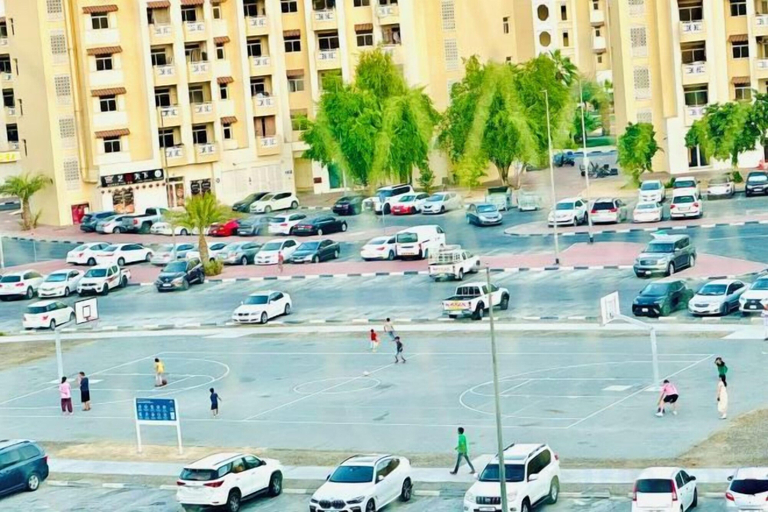 Property grounds 4, (DUBAI) LU-INN, Dubai