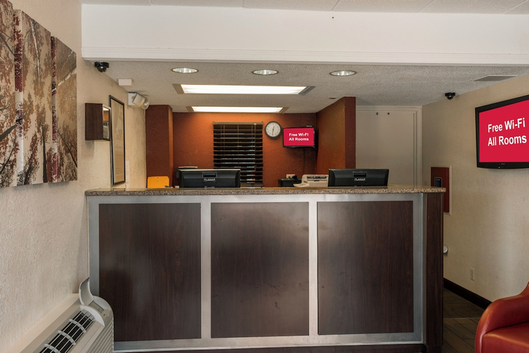 Public Area 2, Red Roof Inn PLUS+ St Louis - Forest Park/ Hampton Ave , Saint Louis