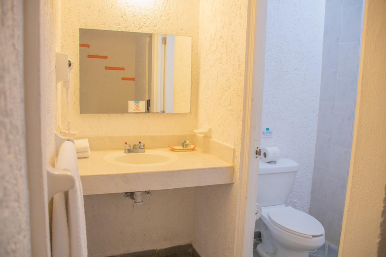 Bathroom, Decameron Los Cocos Guayabitos, Ramada All-Inclusive Resort, Compostela