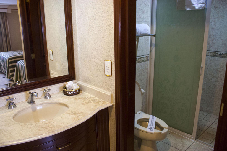 Bathroom 4, Casino Plaza Guadalajara, Guadalajara
