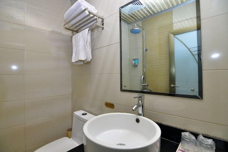 Bathroom 4, Luoping Star River Express Hotel, Qujing