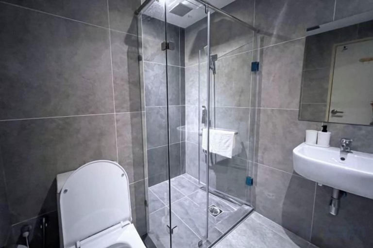 Bathroom 3, Restful Respite Tanjung Aru Inifnity Pool 2BR, Kota Kinabalu