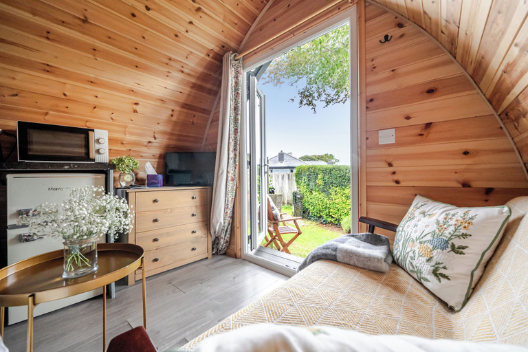 Living area 5, Beautiful and Cosy Garden Pod Saintives, Cornwall