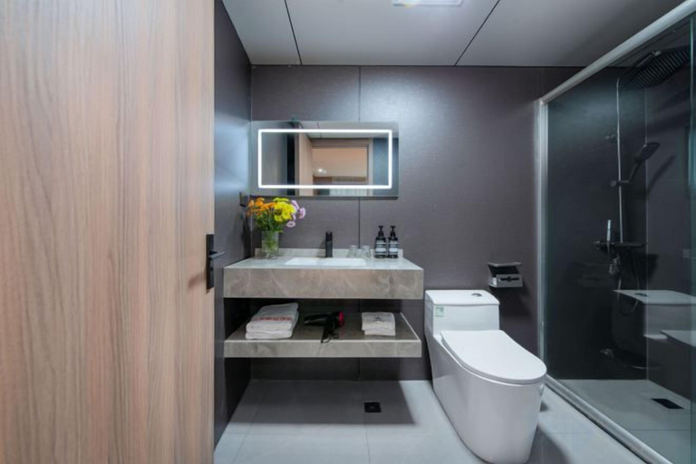 Bathroom 4, Longgang Hongmao Film Hotel, Wenzhou
