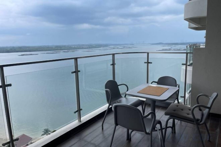 5, Danga Bay Seaview Pool Table Royal Strand 4R4B, Johor Bahru