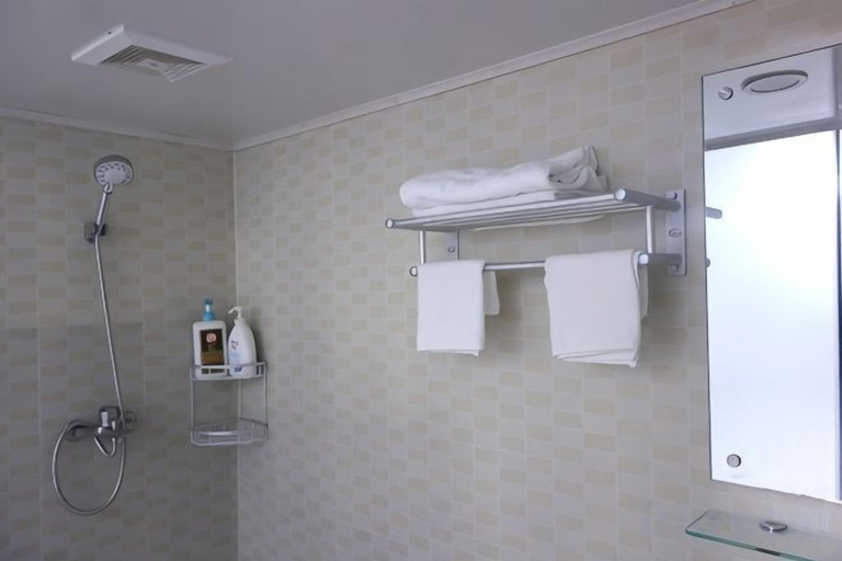 Bathroom 4, Huike Hostel, Shanghai