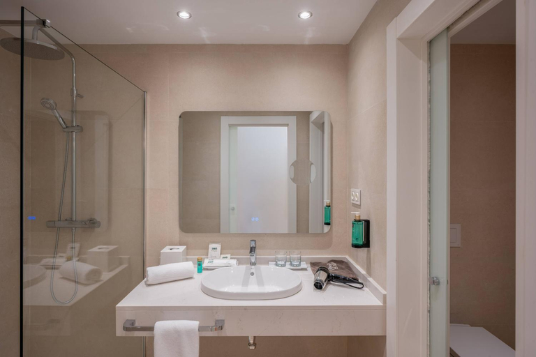 Bathroom 4, Hotel Las Arenas, Affiliated by Melia, Málaga
