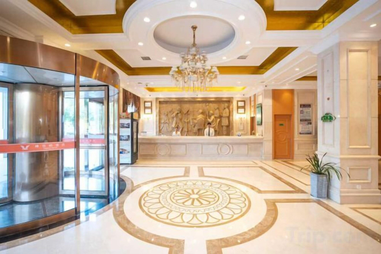 Others 1, Vienna Hotel (Chibi Gaotiezhan), Xianning