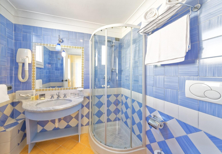 Bathroom 5, Hotel Mare Blu, Napoli