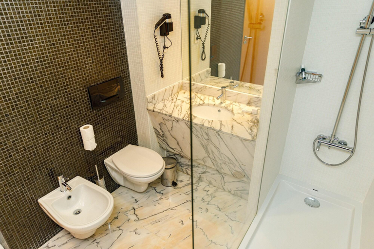 Bathroom 4, Marina Club Lagos Suite Hotel, Lagos