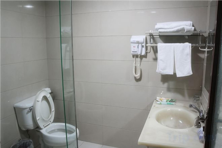 Bathroom 3, Jiutian Hotel, Yancheng