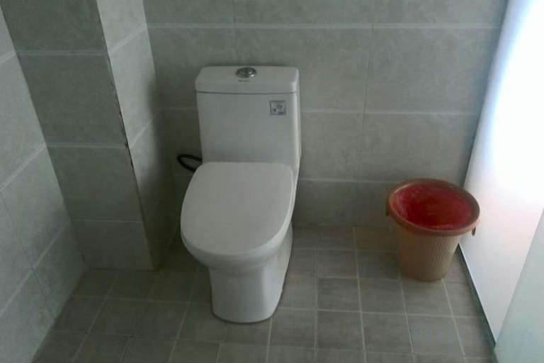 Bathroom 3, Abu Ayao Inn, Liangshan Yi