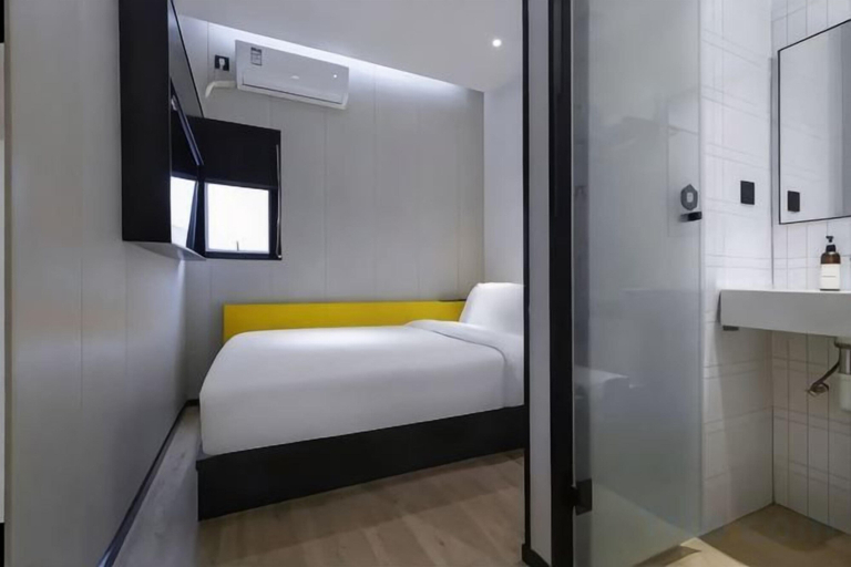 Bedroom 1, 100 Inn Hotel (Shanghai Zhenping Road Subway Station), Shanghai