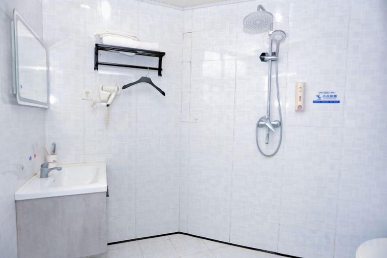 Bathroom, Elan Hotel (Jimo Small Commodity City), Qingdao