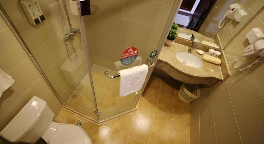 Bathroom 4, GreenTree Inn Suzhou Industrial Zone Yangcheng Lake Weiting Mong Kok Express Hotel, Suzhou