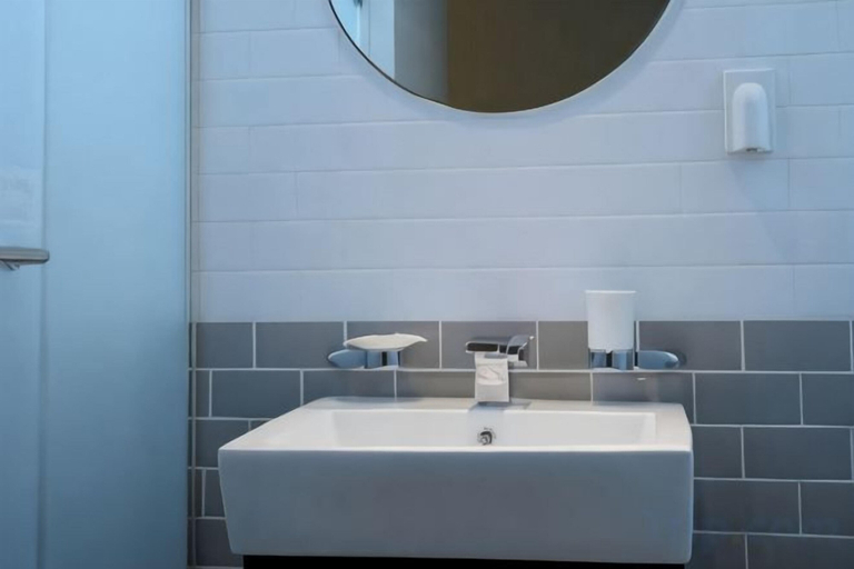 Bathroom 4, Shin Shin Hotel Jeju Worldcup, Seogwipo