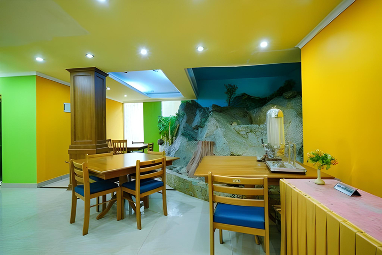 Restaurant 2, Munnar Crown Resort, Idukki