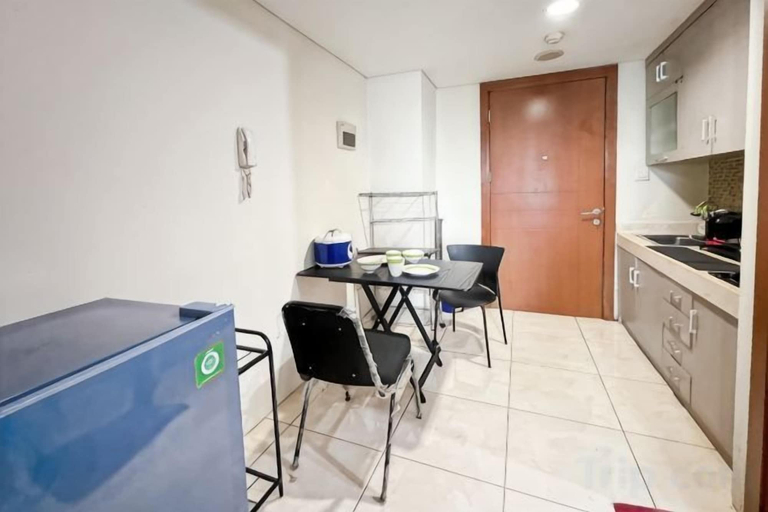 Dining 4, Strategic MTH Square Apt 1BR w/ Pool & Gym, East Jakarta