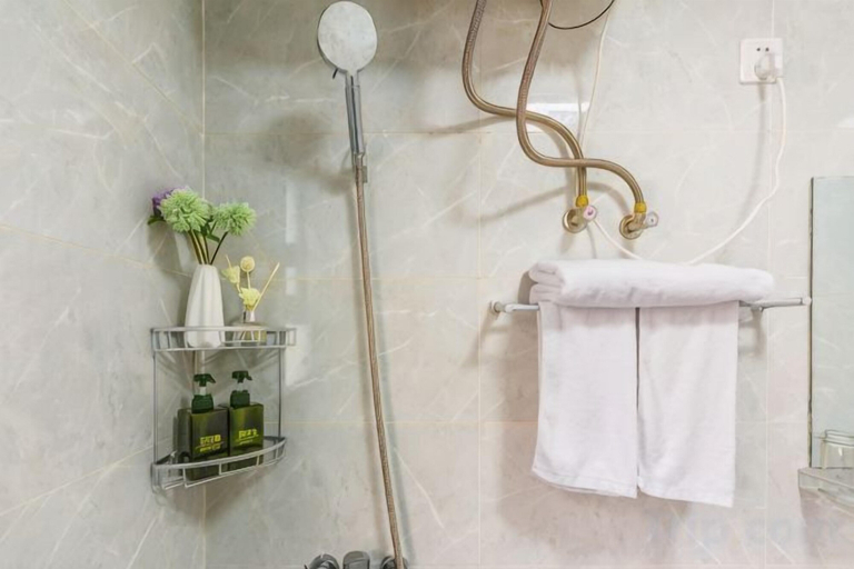 Bathroom 3, Ping'an Hotel, Shanghai