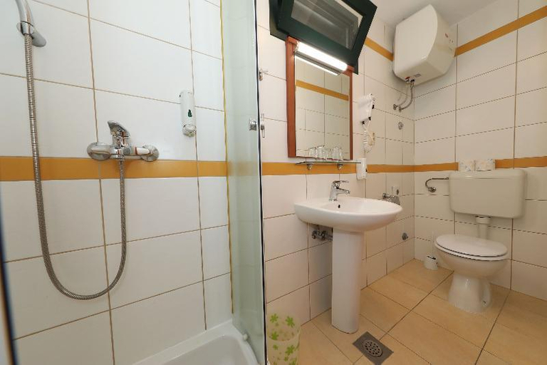 Bathroom 5, The Mediterranean Village San Antonio, Biograd na Moru