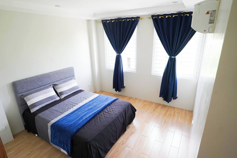 Room 3, Luxurious Place 2BR Entire House With Wifi Near SM Lucena, Lucena City