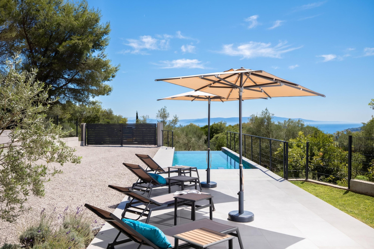 Outdoor pool 2, Villa Awesome Lodge, Raša