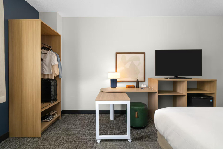Bedroom 2, Spark by Hilton Danbury near University, Fairfield