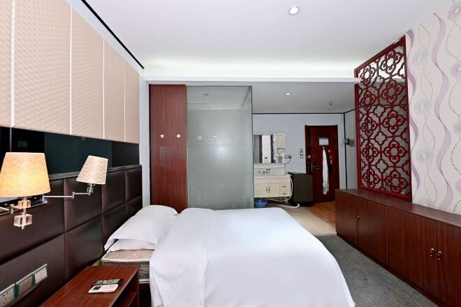 Bedroom 3, Royal Hotel, Zhengzhou