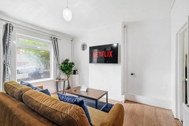 Primary image, Cosy 2 Bed 5 Guests Garden Parking-wifi & Netflix, London