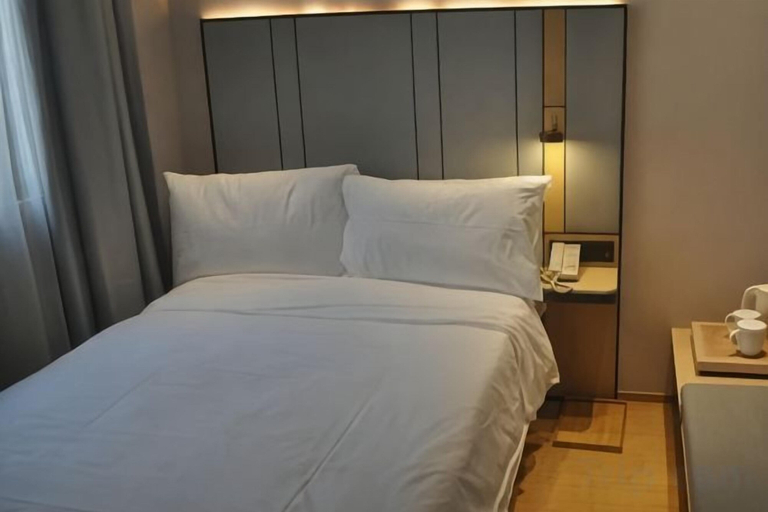 Bedroom 3, JI Hotel (Shanghai The Bund Ningbo Road), Shanghai