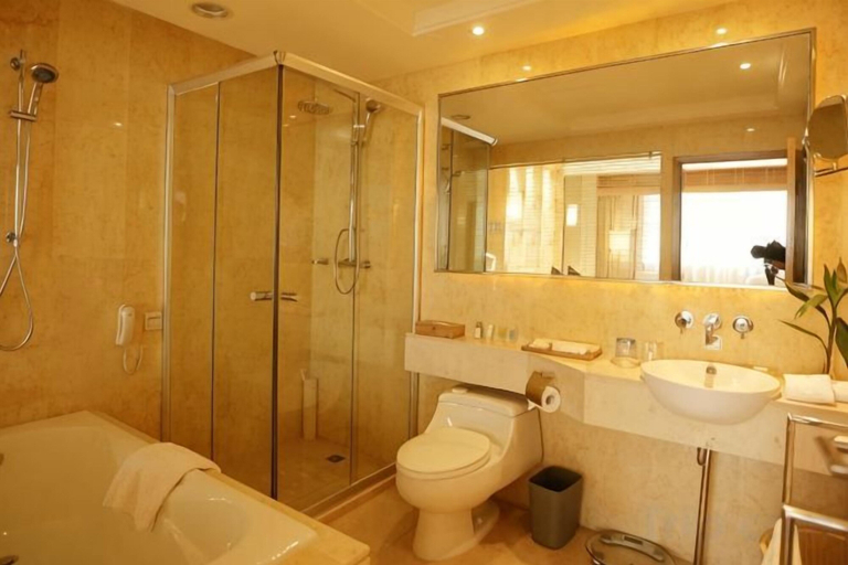 Bathroom 4, Korla Pear City Garden Hotel, Bayin'gholin Mongol
