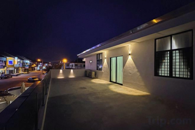 2, HH Villa Private Pool Bercham, Kinta