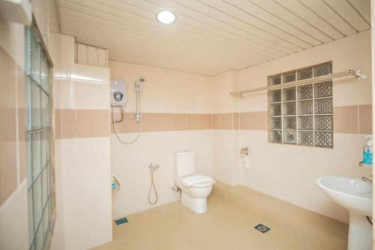 Bathroom 4, Red House the Garden Stay in Bukit Tinggi by PLAY, Bentong