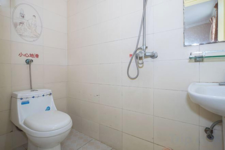 Bathroom 3, Gulou Holiday Inn, Hangzhou