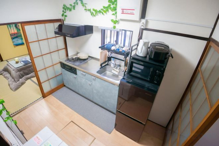 Private kitchen, Takinoen Standalone House for 7 12 mins Train to Ueno, Kita