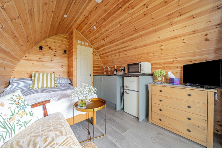 Room 4, Beautiful and Cosy Garden Pod Saintives, Cornwall