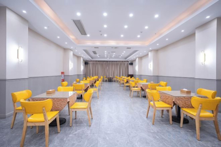 Food & Drinks 5, Vienna Hotel (Chibi Gaotiezhan), Xianning