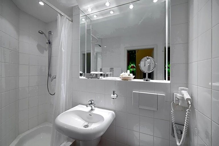 Bathroom 5, Hotel City House, Hamburg