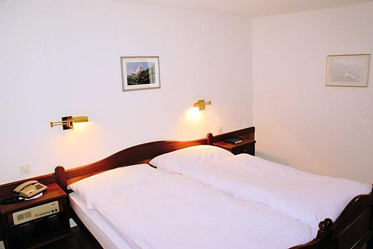 Bedroom 3, Hotel du Pont, Brig