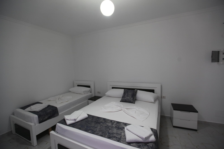 Room 5, Vila Mucodemi, Sarandës
