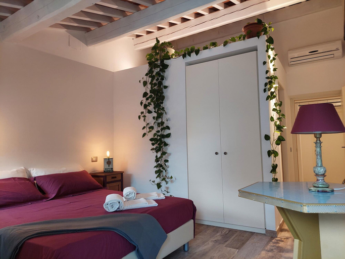 Room 2, Santa Marta Rooms Studios, Verona