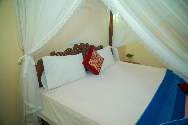 Room 2, Hasaranga Holiday House, Hikkaduwa