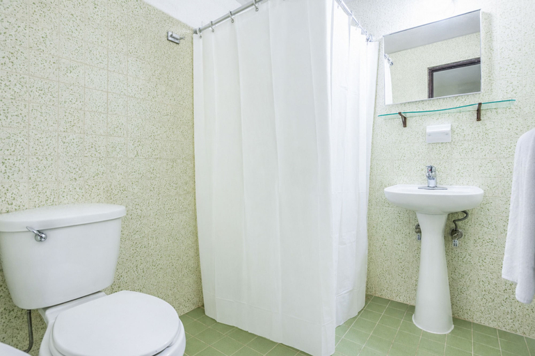 Bathroom 5, Hotel Premier, Saltillo
