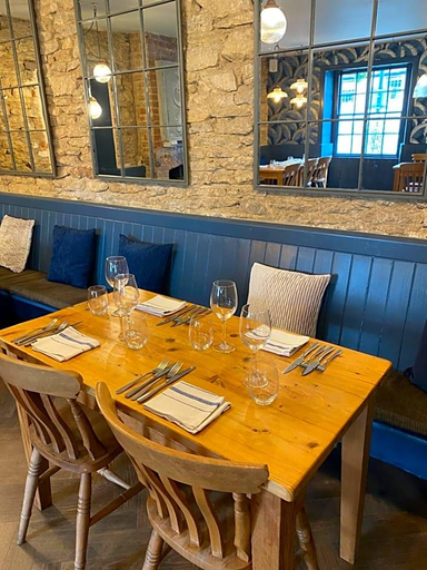 Food & Drinks 5, The Red Lion, Wiltshire
