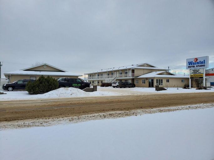 Exterior & Views 2, waintel studio-wainwright motel, Division No. 7