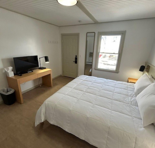 Bedroom 3, Colonial Inn & Creamery, Schuyler