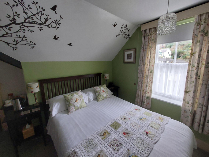 Room 4, The Denes Guest House, Devon