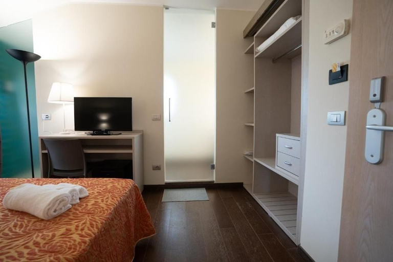 Bedroom 3, Hotel Estense, Rimini