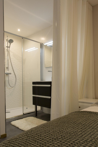 Bathroom 5, Le Presbytère de Thiverval, Yvelines