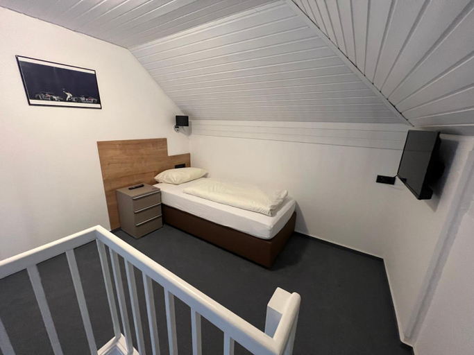 Bedroom 2, Am Tiergarten, Ahrweiler